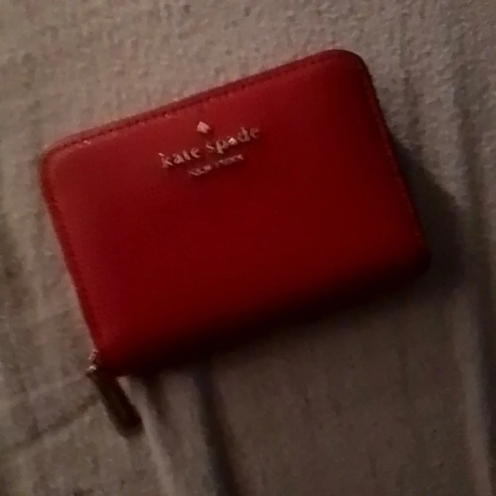 Kate Spade NWT Jackson Zip Bifold Wallet